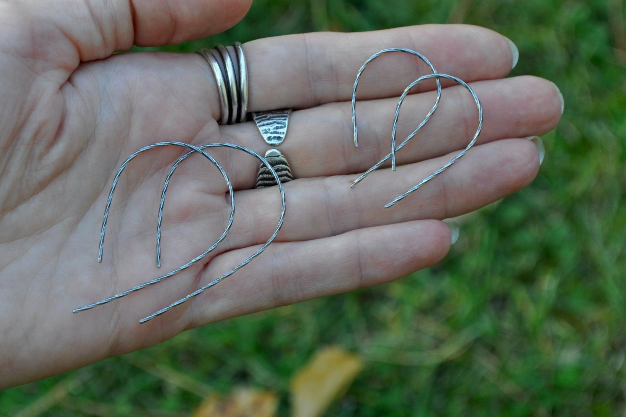 Ryna | Minimal texture threaders | Ready to ship - cameraSHY cove